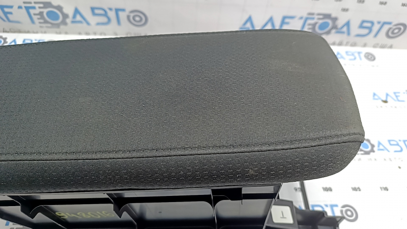 Подлокотник Toyota Prius 50 21-22 ткань черная, без консоли, под химчистку
