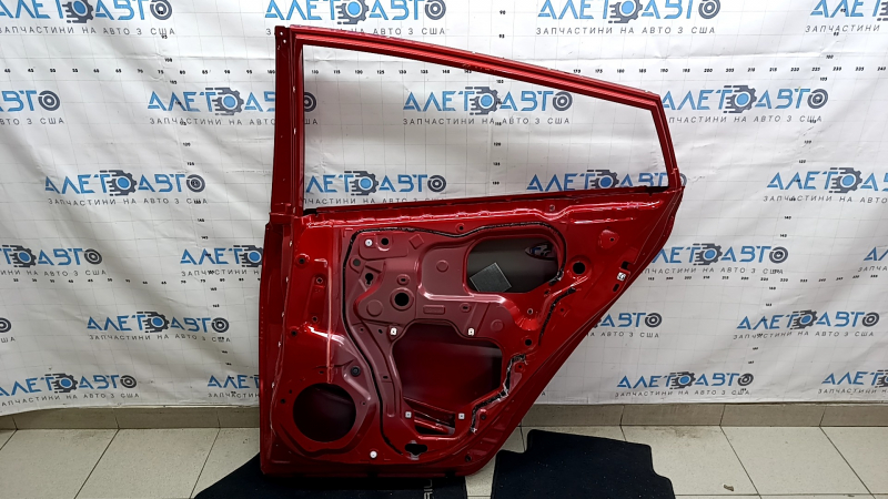 Дверь голая задняя правая Toyota Prius 50 21-22 красный 3U5, тычки