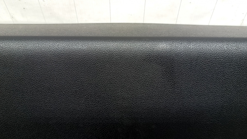 Обшивка двери багажника нижняя Toyota Prius 50 16-22 черная, царапины