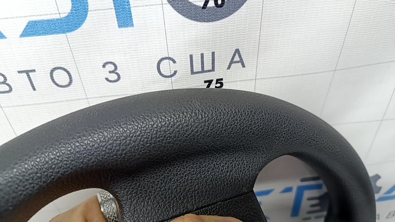Руль голый Hyundai Tucson 19-21 резина черная, без кнопок, с накладкой, царапины