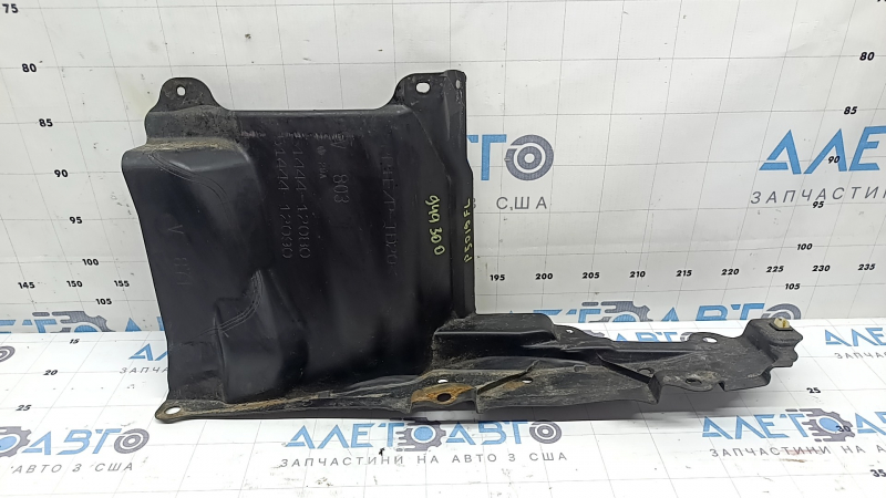 Защита двигателя боковая левая Toyota Prius 50 19-22 примят, затерт