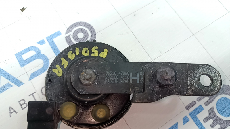 Сигнал правый Toyota Prius 50 16-22 high Denso с кронштейном, ржавый