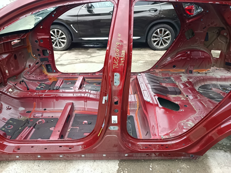 Стойка кузова центральная левая Hyundai Tucson 16-21 на кузове, тычки