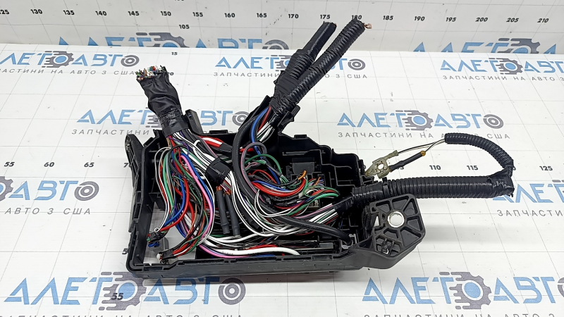 Блок предохранителей подкапотный Toyota Prius 50 16-22 в сборе, без крышек