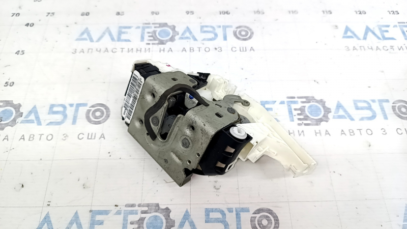 Замок двери задней левой Jeep Compass 17-26