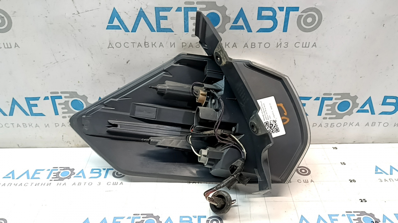 Фонарь внешний крыло правый Nissan Rogue 14-16 скол, царапины, отрезана фишка