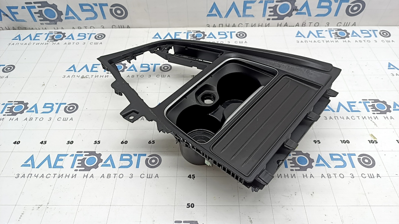 Накладка центральной консоли с подстаканниками BMW 4 F32/33/36 16-20 с ковриком, с 1 ковриком подстаканника, царапины