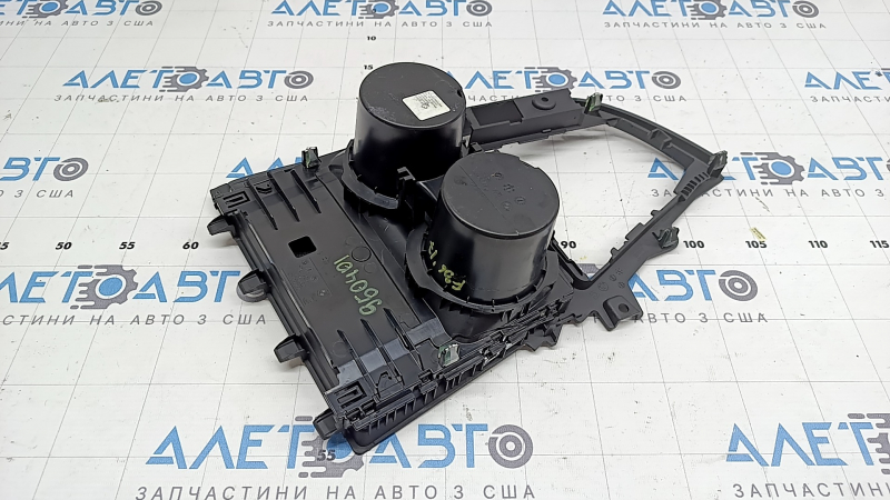 Накладка центральной консоли с подстаканниками BMW 4 F32/33/36 16-20 с ковриком, с 1 ковриком подстаканника, царапины