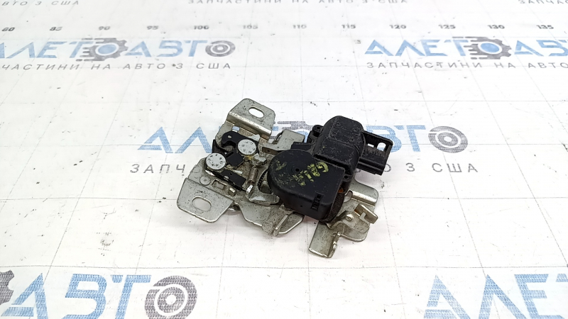 Замок крышки багажника Mitsubishi Galant 04-12