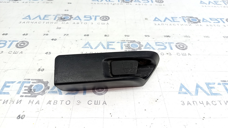 Рычаг открывания лючка бензобака Toyota Prius V 12-17 царапины