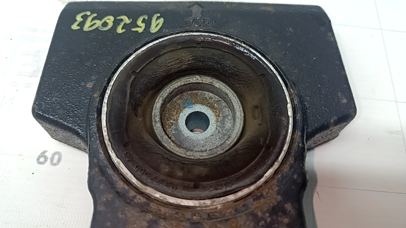 Демпфер заднего редуктора нижний BMW 4 F32/33/36 14-16 AWD, микротрещины, ржавый