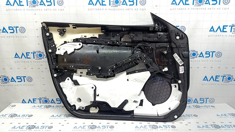 Обшивка двери карточка передняя правая Mazda 6 18-20 черная, подлокотник и вставка кожа черная, молдинг серый с хром, царапины