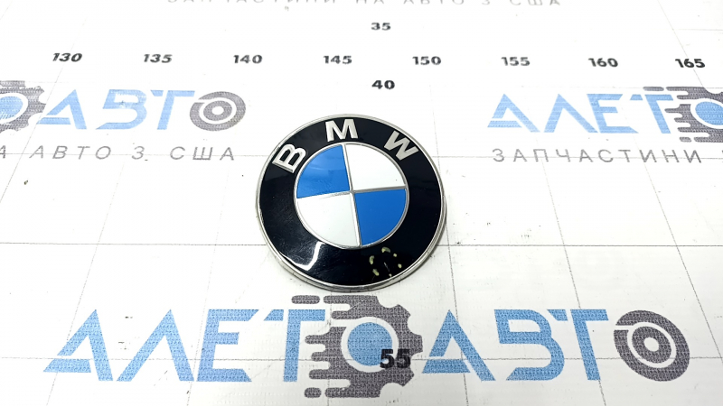 Эмблема капота BMW X3 G01 18-24 полез лак, тычка