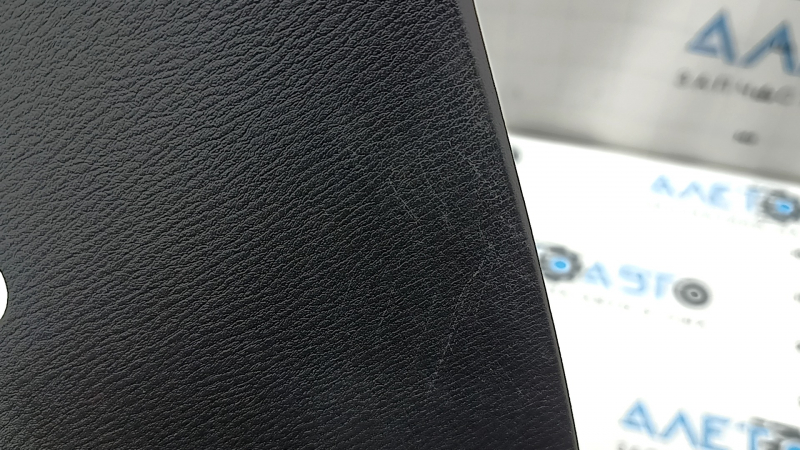 Накладка центральной консоли боковая левая Mazda 6 18-21 передняя, черная, потерта