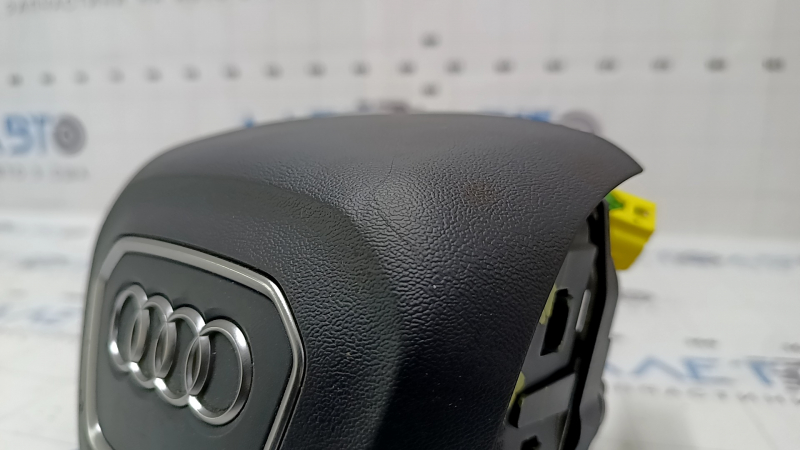 Подушка безопасности airbag в руль водительская Audi Q5 80A 18-24 черная, тип 1, потерт хром, царапины