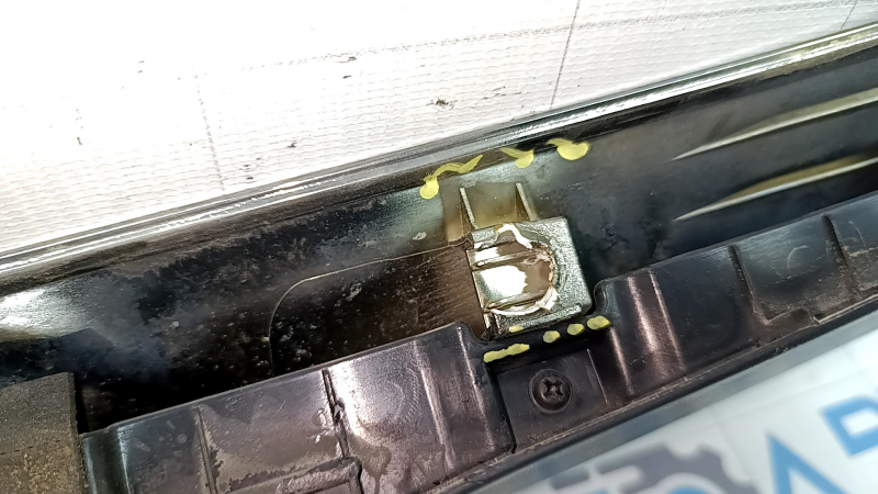 Решетка радиатора grill Hyundai Sonata 11-15 hybrid, с эмблемой, полез лак, песок, сломаны крепления