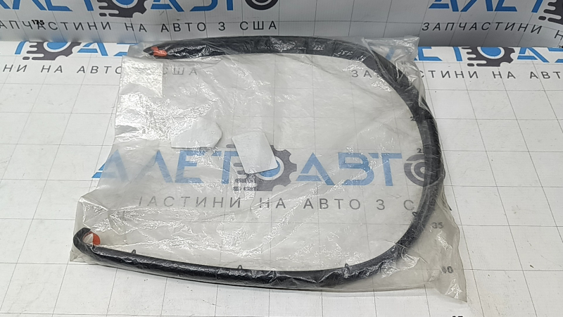 Уплотнитель решетки радиатора Lexus LS460 07-12 дорест
