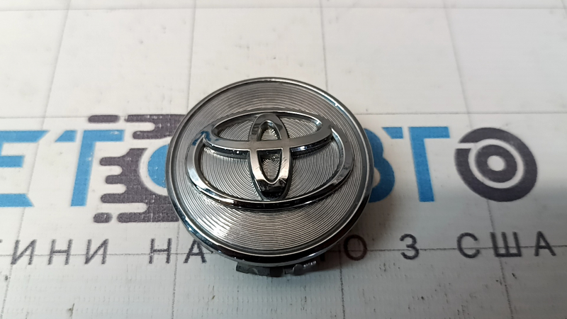 Центральный колпачок на диск Toyota Camry v40 62/56мм хром, царапины