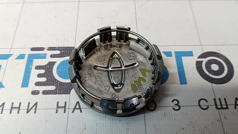 Центральный колпачок на диск Toyota Camry v40 62/56мм хром, царапины
