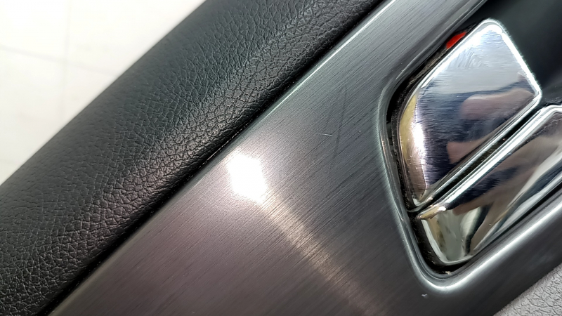 Обшивка двери карточка задняя левая Hyundai Sonata 11-15 hybrid серая с серой вставкой резина, подлокотник серый резина, молдинг серый глянец, с ручкой, царапины, под чистку