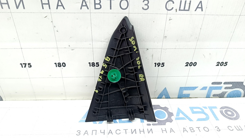 Заглушка двери треугольник внутренняя задняя правая Hyundai Sonata 20-22 черная, потертость