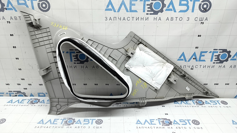 Накладка задней стойки левая Hyundai Sonata 20-22 серая, побелел пластик, царапины