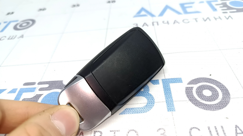 Ключ Audi Q5 80A 18-24 keyless, 4 кнопки, тип 1, царапины