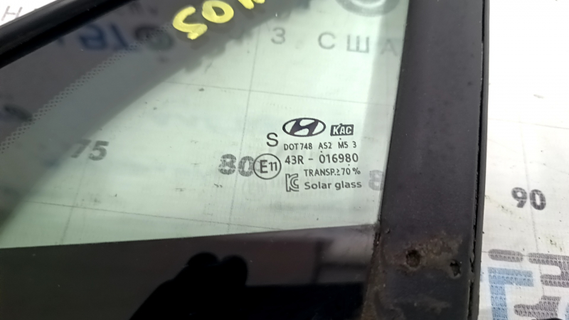 Стекло двери треугольник переднее левое Hyundai Sonata 20-26 с уплотнителем