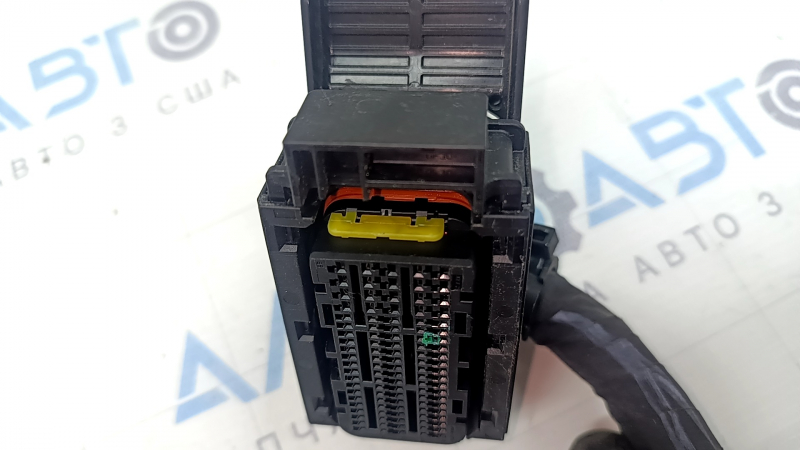 Фишка на блок ECU компьютер двигателя Hyundai Sonata 20-23 HEV, желтая