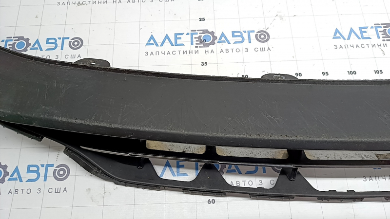 Губа переднего бампера Hyundai Sonata 20-23 структура, HEV, с молдингом хром, царапины, надрывы, отсутствуют фрагменты, треснута