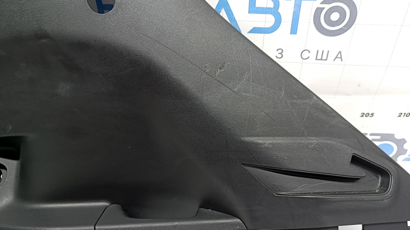 Накладка задней стойки правая Mitsubishi Outlander 22-26 черная, под 3 ряда, с заглушкой, царапины