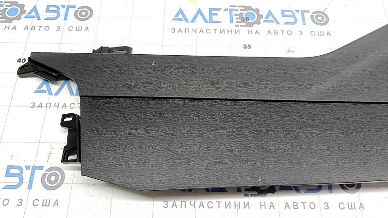 Накладка центральной консоли боковая левая Mitsubishi Outlander 22-26 черная, царапины