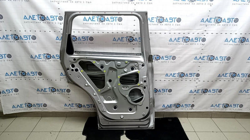 Дверь голая задняя левая Mitsubishi Outlander 22-23 серебро U25, замята