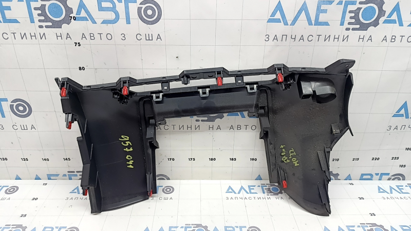 Накладка торпеды нижняя центральная Mitsubishi Outlander 22-26 черная, царапины