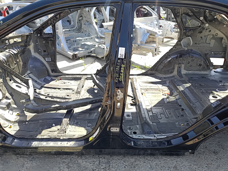 Стойка кузова центральная левая Lexus RX350 RX450h 10-15 на кузове, вмятинки, тычки