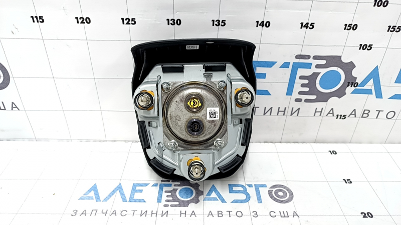 Подушка безопасности airbag в руль водительская Mitsubishi Outlander 22-26 черная, царапины, полез хром