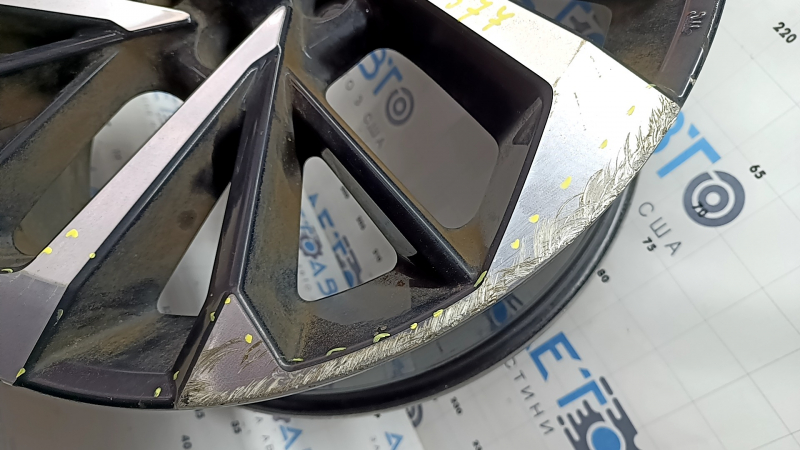 Диск колесный R20х8J ET35 Mitsubishi Outlander 22-26 черный с хромом, бордюрка