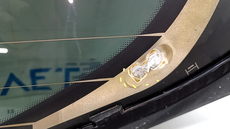 Стекло заднее двери багажника Kia Niro 17-22 тонировка, царапины, отпаяна клемма