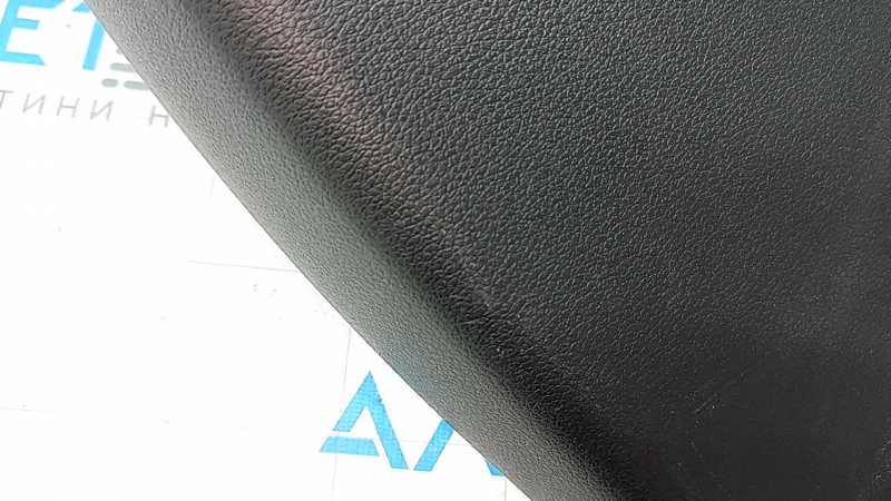 Накладка пассажирского сиденья задняя Hyundai Santa FE 21-23 черная, потерта