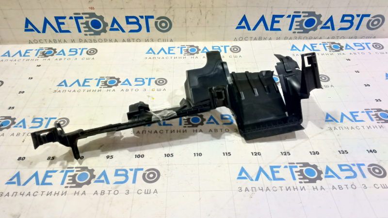 Дефлектор радиатора правый VW Golf 15-18 1.8T
