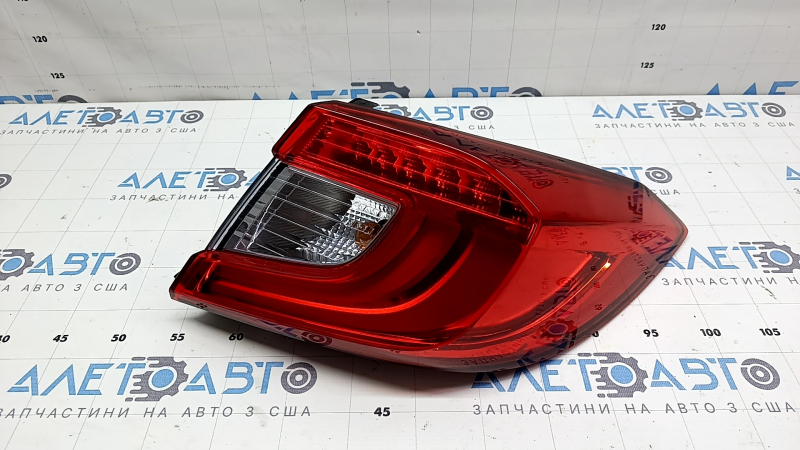 Фонарь внешний крыло правый Honda Accord 18-20 hybrid, сломано крепление накладки