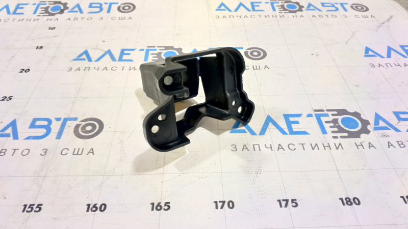 Крепление решетки радиатора левое Mazda 3 14-16 BM дорест