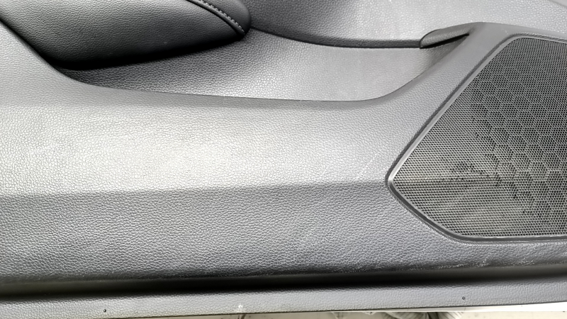 Обшивка двери карточка передняя левая Honda Accord 19-22 черная, с черной вставкой кожа, подлокотник черный кожа, под память, потерта