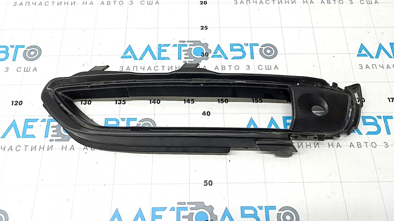 Вставка переднего бампера нижняя левая Porsche Cayenne 19-23 структура под парктроник, Base, трещина, тычки