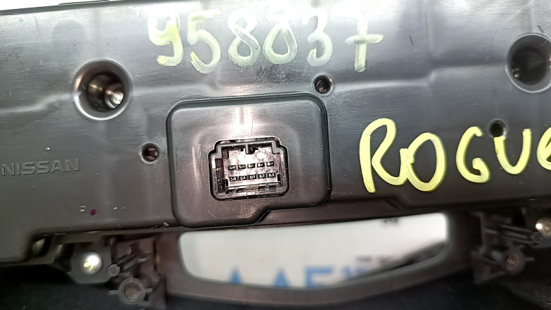 Управление климат-контролем Nissan Rogue 17-20 auto, царапины