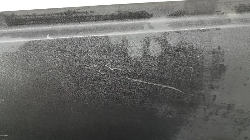 Решетка дворников пластик Porsche Cayenne 19-26 царапины, затерта