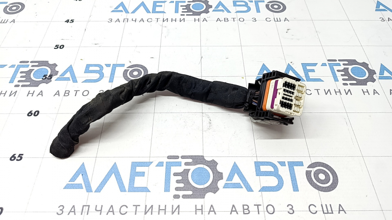 Фишка на блок ECU компьютер двигателя Porsche Cayenne 19-23 3.0T белая