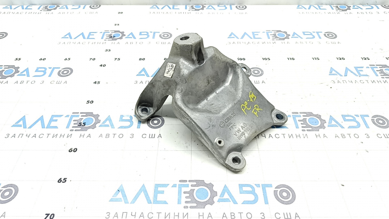 Кронштейн подушки двигателя правый Porsche Cayenne 19-23 3.0T