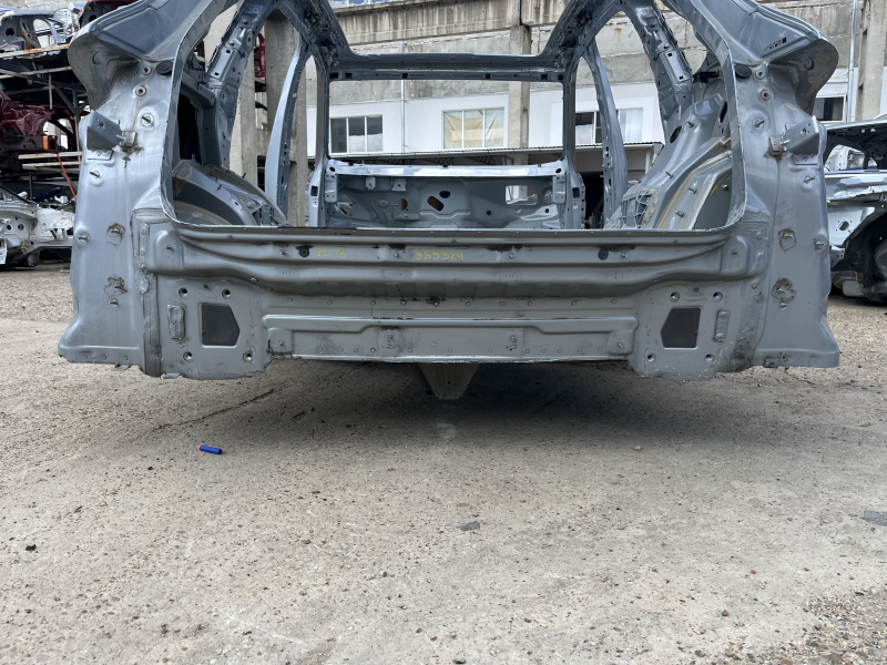 Задняя панель Porsche Cayenne 19-26 2 части, на кузове, серебро, примята