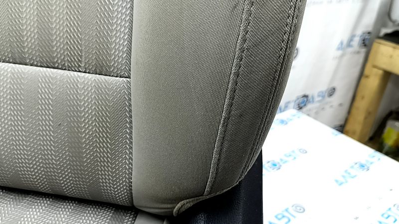 Водительское сиденье Kia Sportage 20-22 без airbag, механическое, ткань серая, LX, под химчистку, потерто